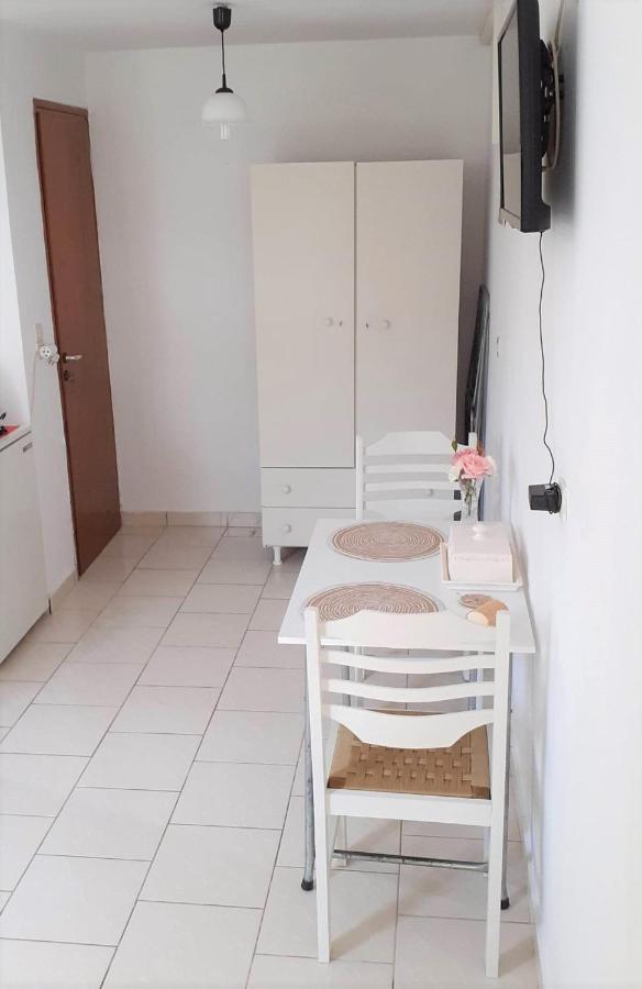Ratzaklíon Daphnes Apartments מראה חיצוני תמונה